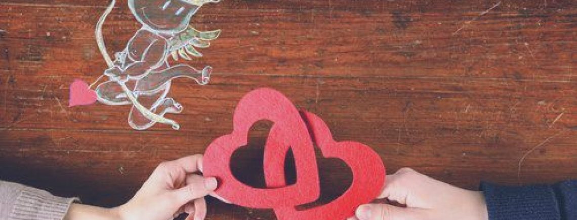 10 tips for handling an office romance